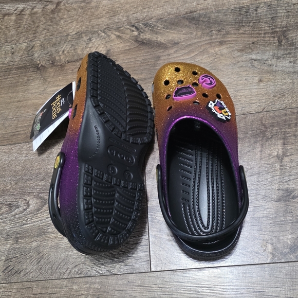 New Crocs X Disney Hocuspocus Sandals Women Size 7 - Picture 11 of 12